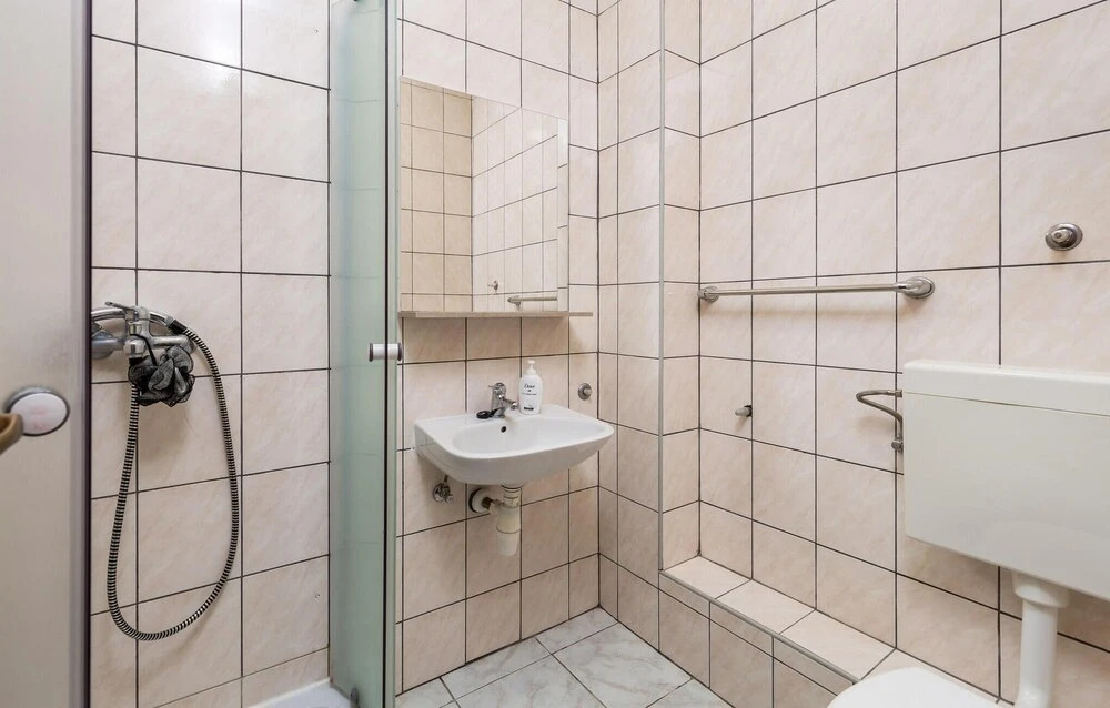 Beautiful Apartment in Prizna With Wifi and 3 Bedrooms