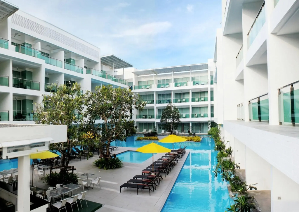 The Old Phuket - Karon Beach Resort