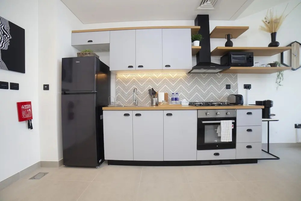 Modern Boho 1BR Sleeps4 Balcony Pool Gym Dxbhills