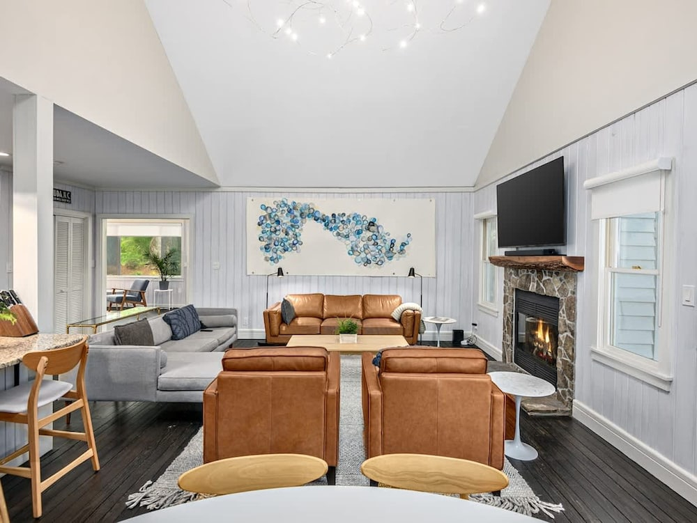 Spacious 3BR Cottage w Epic Patio Walk to Town