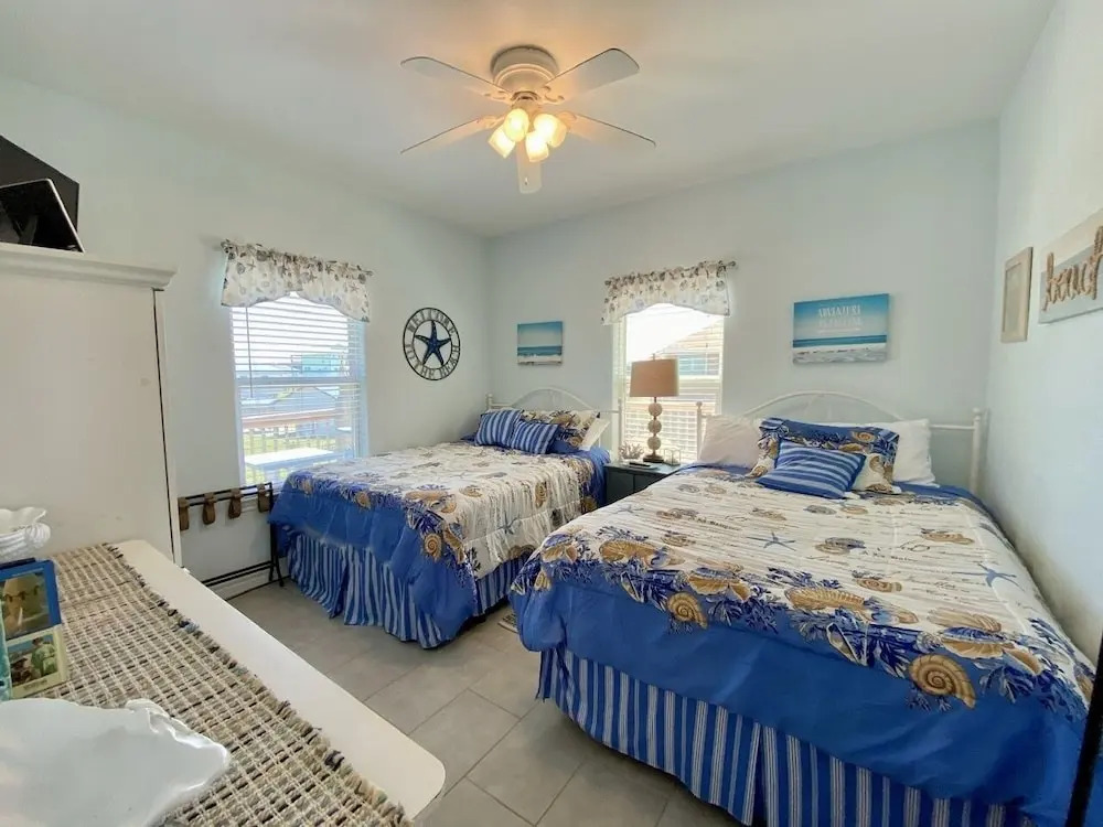 Paradise Palms 4 Bedroom Home by RedAwning