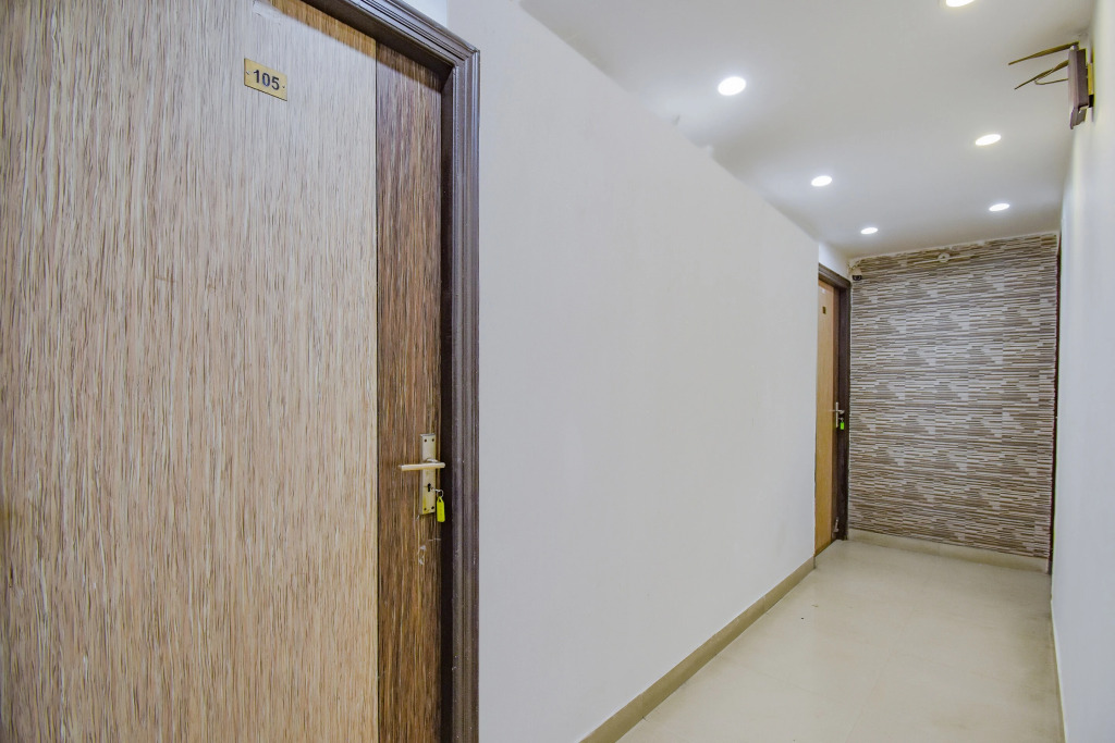Oyo Flagship 76077 Adri Hotels 2