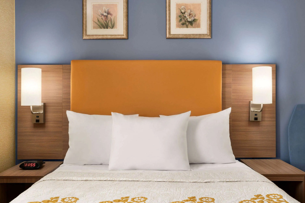 Days Inn - Long Island City