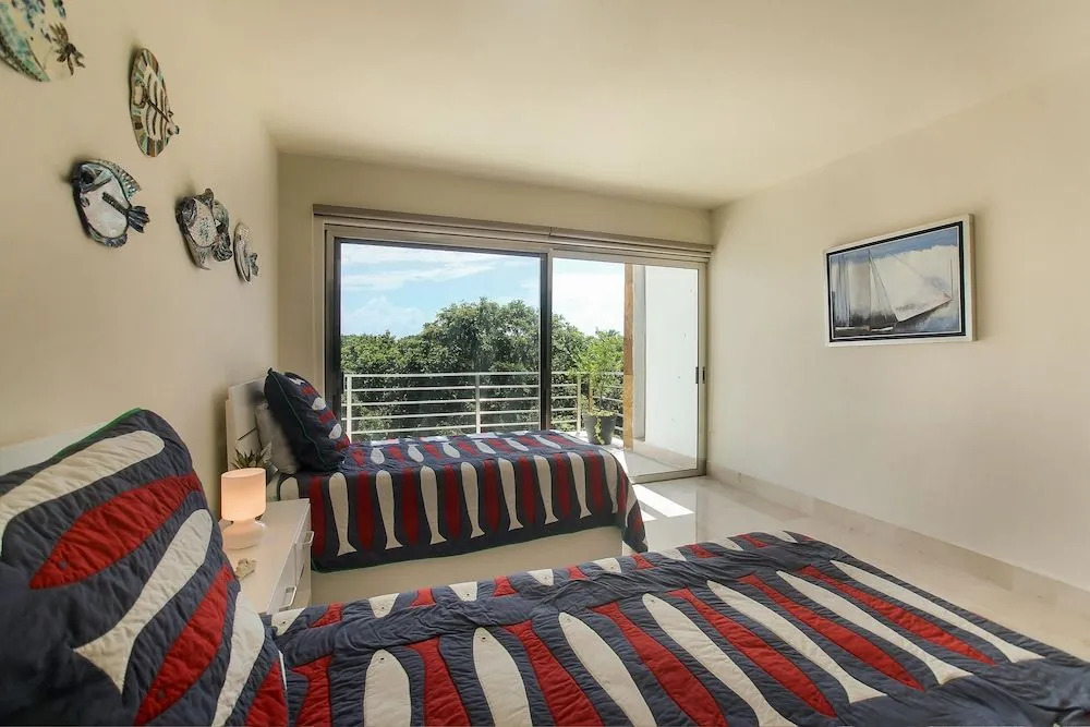 Luxurious & Central Condo In Playa Steps From The Beach