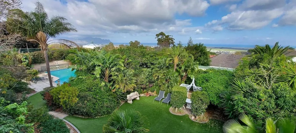Roosboom Luxury Studio - With Sea View and Kitchen, Ideal for 2 Guests, Capetown