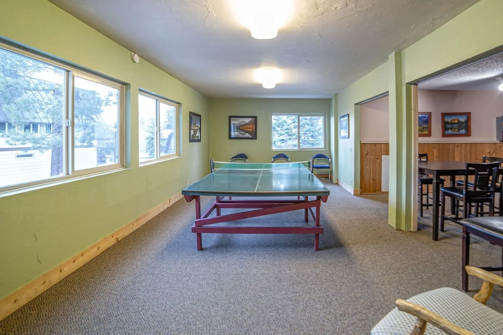 Remodeled Getaway W/ Spa, Walk To Ge! 2 Bedroom Home