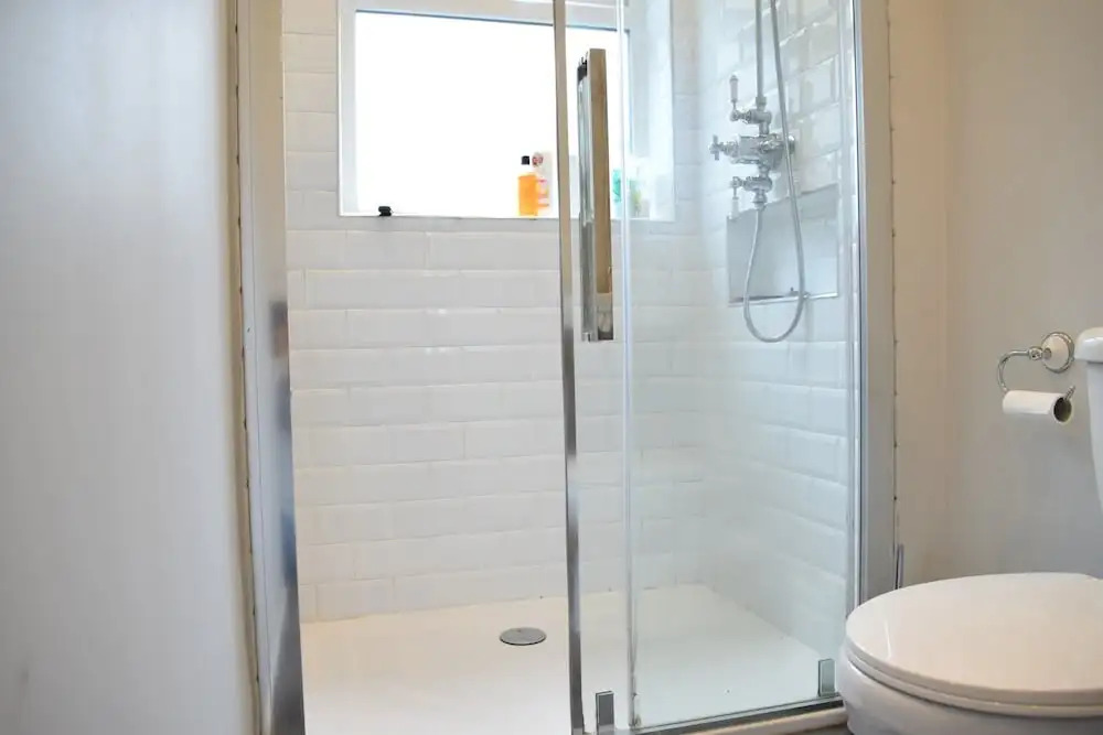 1 Bedroom Garden Flat in Zone 2
