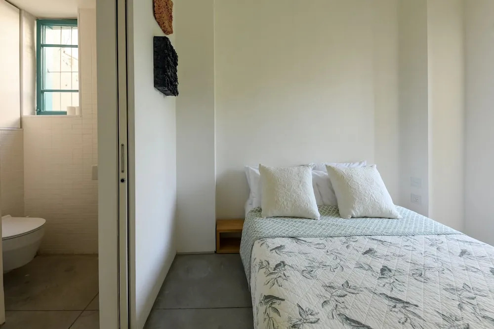 Modern & Bright 3BR Apt with Shelter by Sea N Rent
