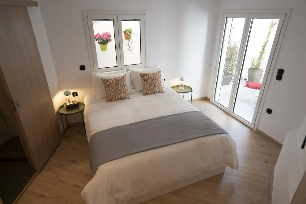 Modern 2bed 2bath Loft in Acropolis area