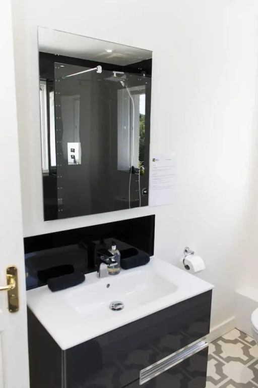 The Grange Guesthouse, Cefn-Coed