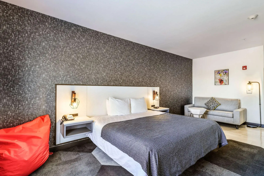 Hy-Lo Hotel
