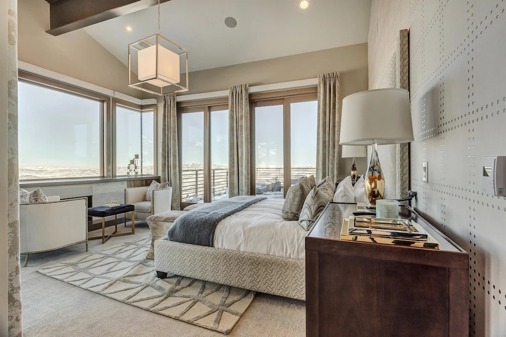 Three Bedroom Penthouse 3 Apartment Hotel by RedAwning