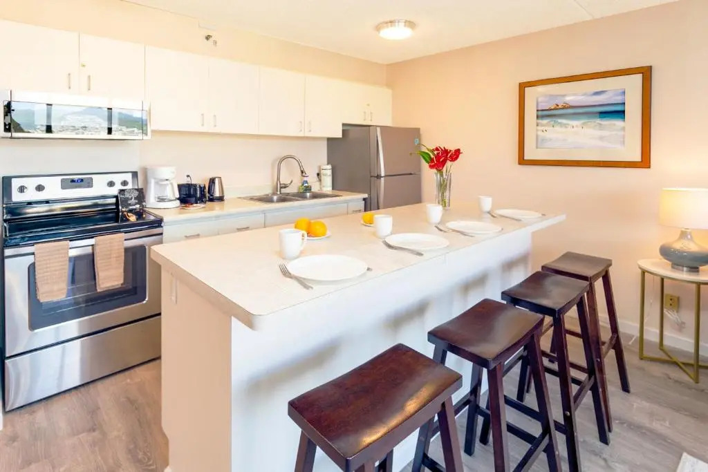 18th Floor with Mountain Views - Close to Beach - WiFi, Parking
