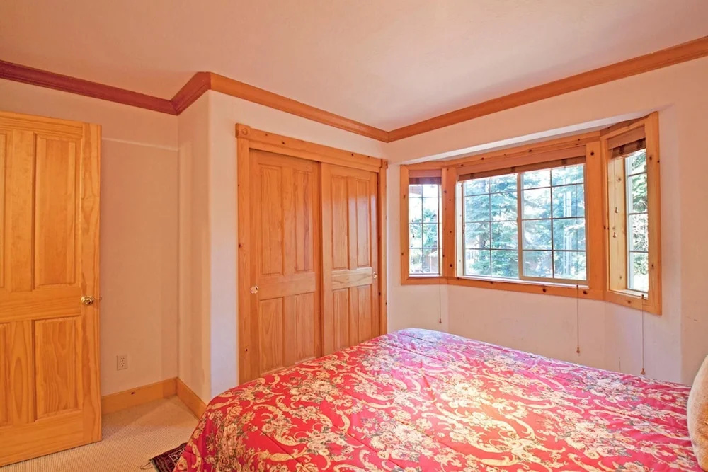 Griggs House - HOT TUB - Close to Tahoe City!