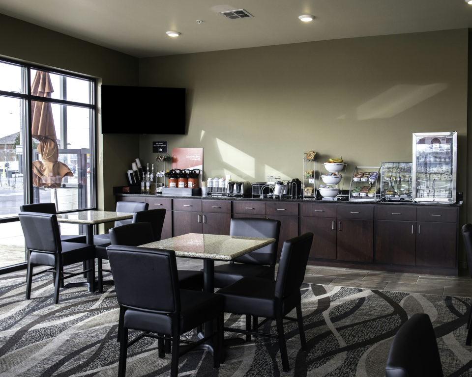 Cobblestone Hotel & Suites - Two Rivers