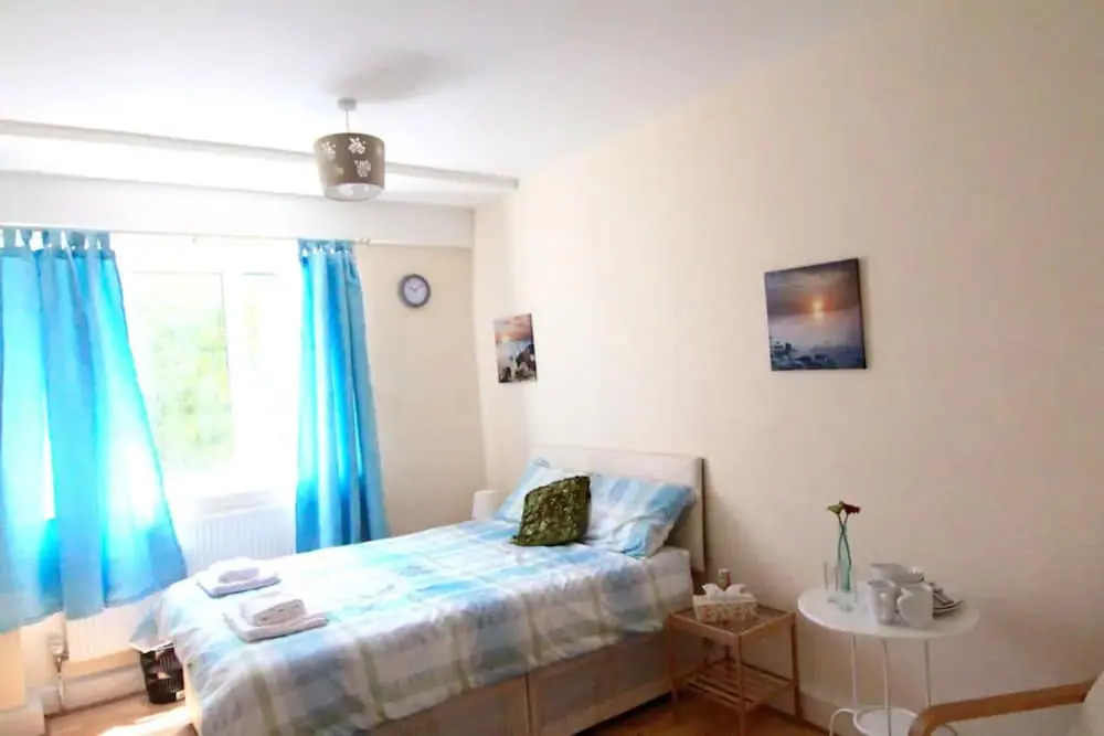 4 Bedroom Apartment in Kilburn With Private Balcony