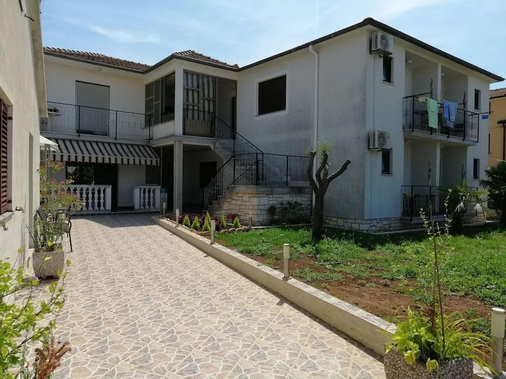 Viktor rooms and apartments