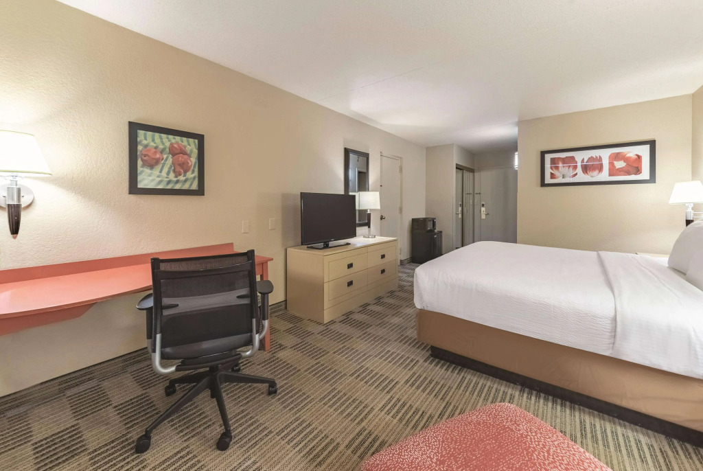 Ramada Inn by Wyndham Fairfield NJ