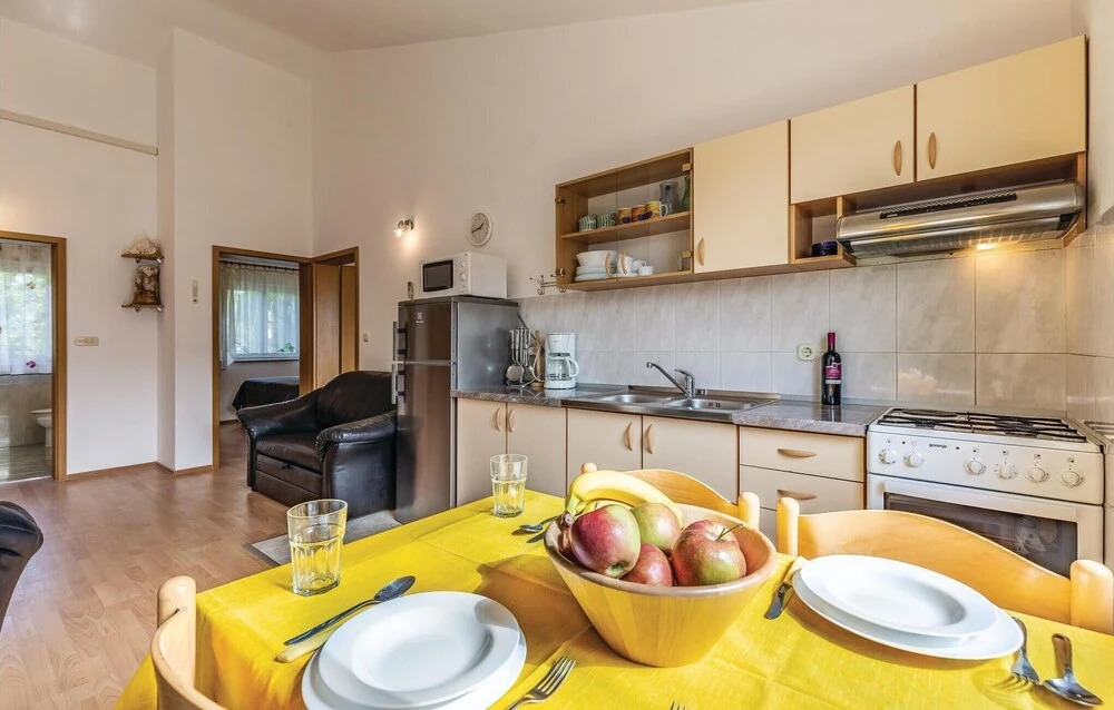 Stunning Home in Liznjan With Wifi and 3 Bedrooms