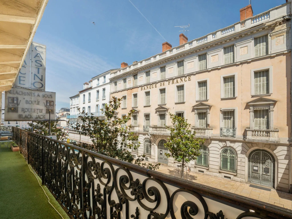 Pleasant Apartment in Vichy near Opera Museum