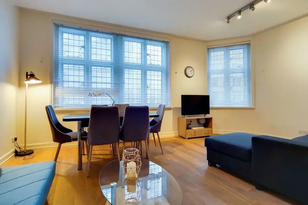 Modern 2 Bed & 2 Bath- Leicester Square