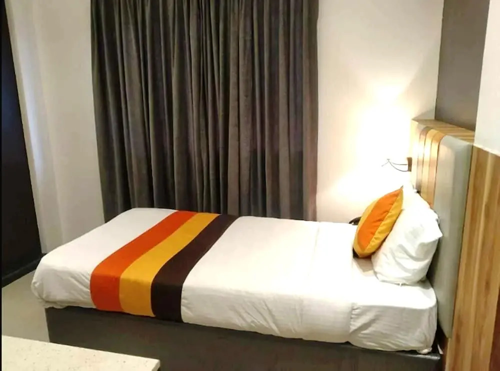Elita Rooms