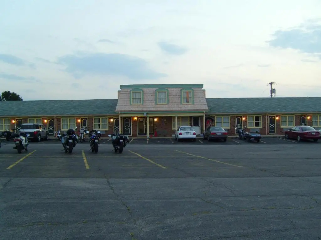 Relax Inn - Shelby