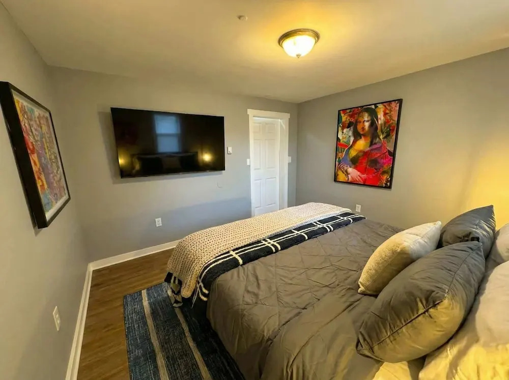 Historic Apt King Bed Workspace