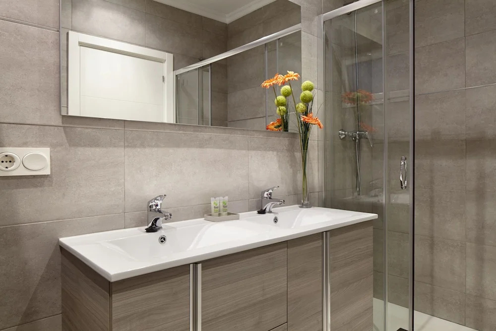 Concha Bay 3 Apartment by FeelFree Rentals