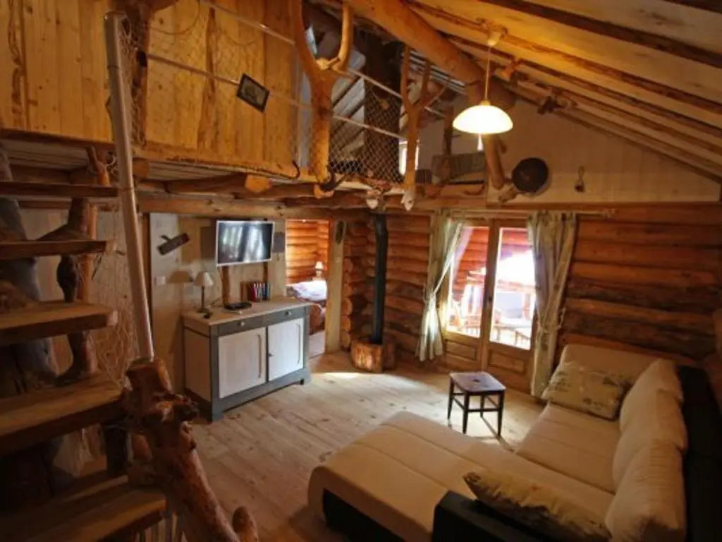 Fuste insolite avec balcon et terrasse dans les Vosges - FR-1-589-241