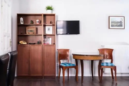 Andrassy Garden Apt in Center