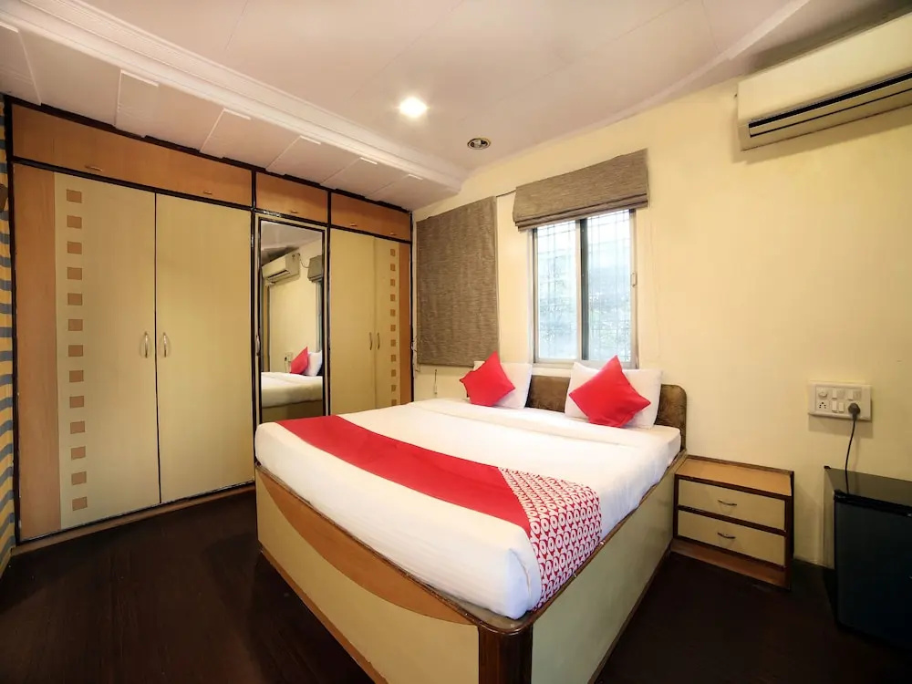 OYO 15211 Hotel Midas