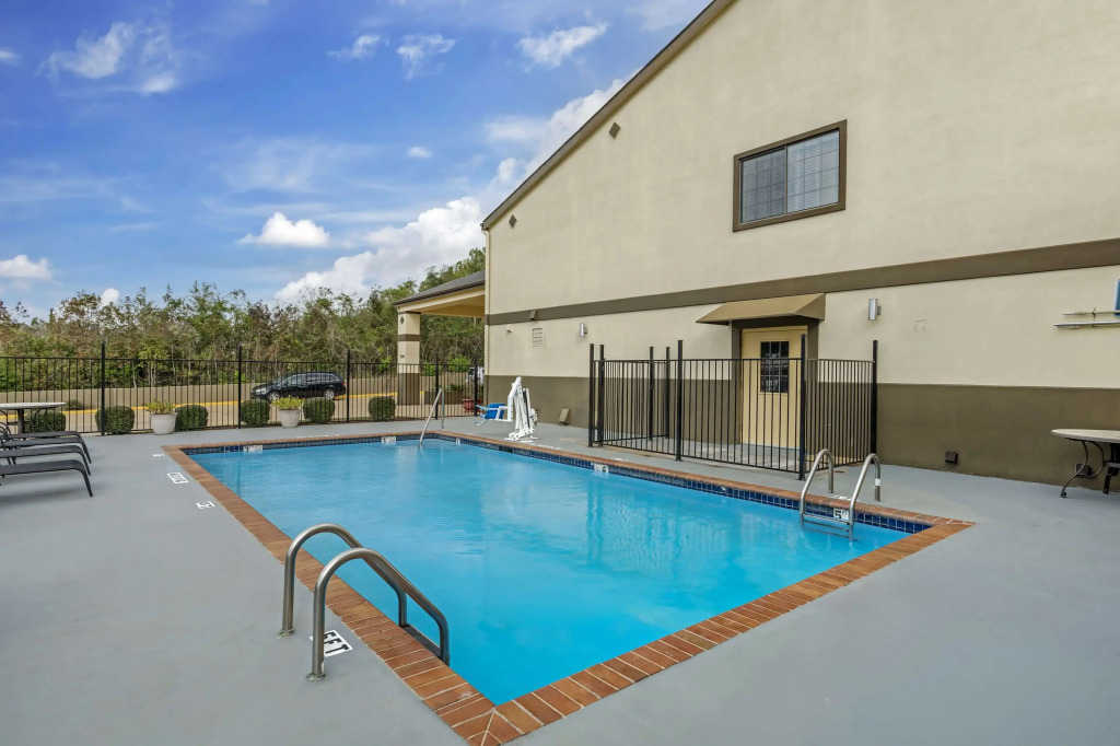 Best Western Pineywoods Inn