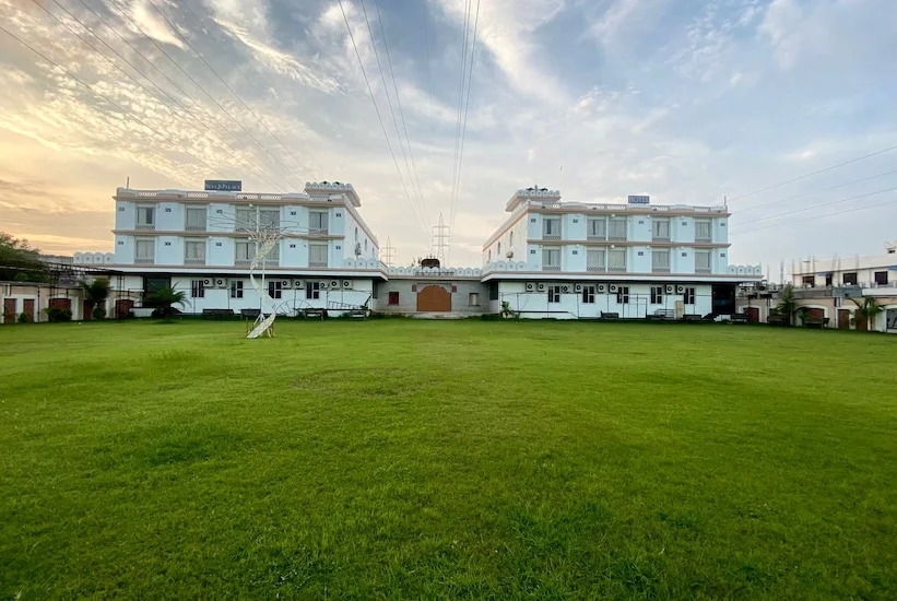 Hotel Neva Ji Palace