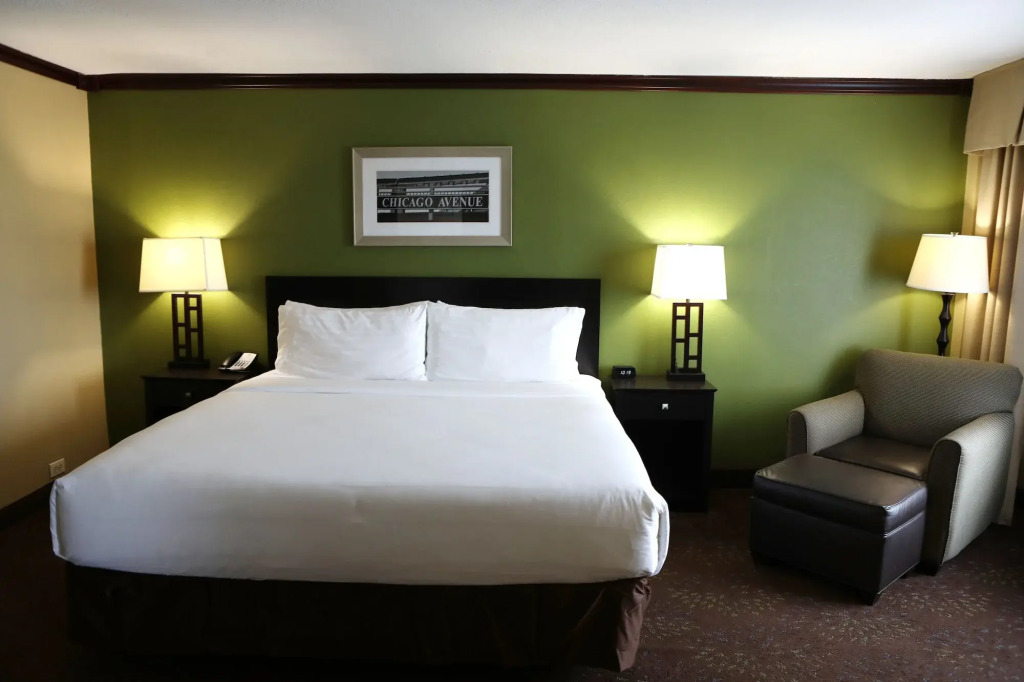 Holiday Inn Chicago Oakbrook by IHG