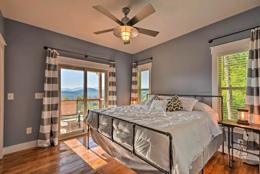 Hiawassee Home w/ Views < 1 Mi to Lake Chatuge