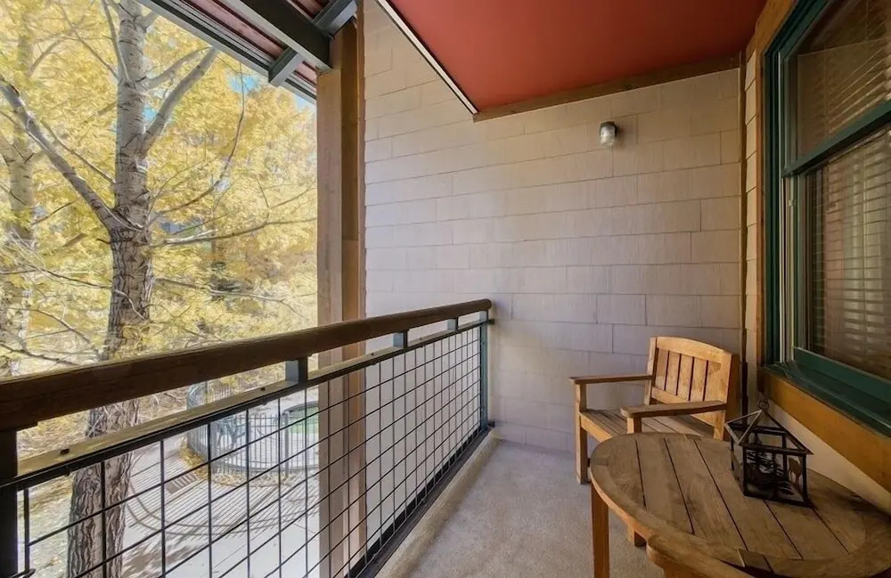 First Floor Riverside Condo Close to Slopes - Zephyr Mountain Lodge Premium-Rated 2108