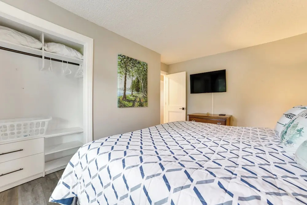 Bellaire Ski Condo: 1 Mi to Summit Mountain!