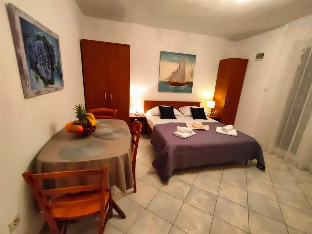 A2 Beachfront apt With big Terrace and sea View