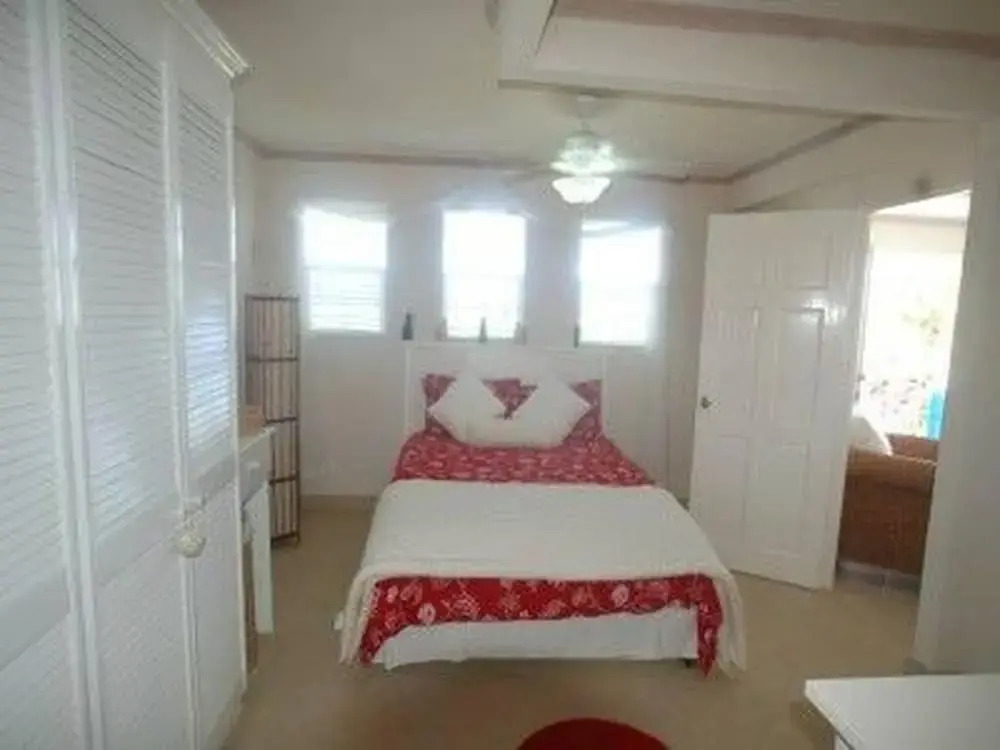 Beautiful Apartment Across The Road From The Beach