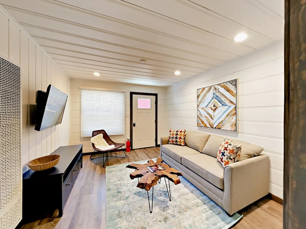 4093 Manzanita Ave Cabin Unit 4