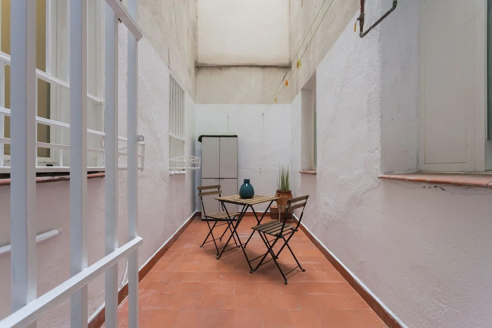 Dobo Rooms - Ronda de Segovia Apartments