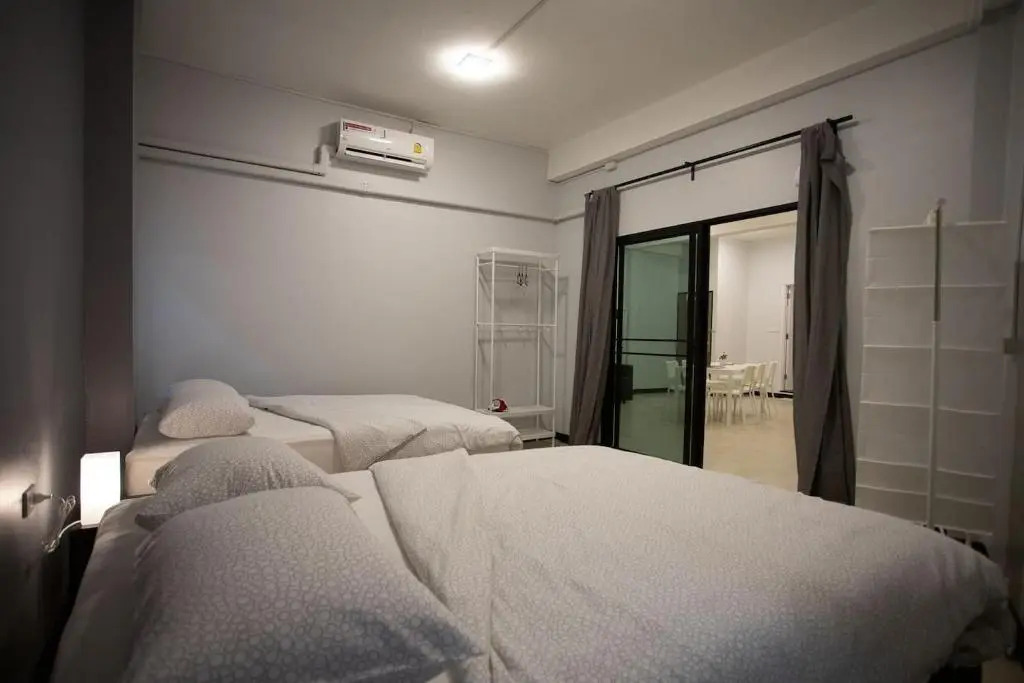 U2 Large 2 Bedrooms 100m to BTS station