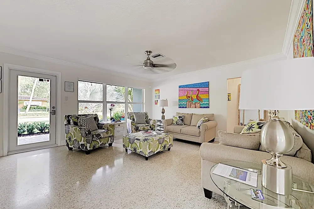 Lush Tropical W/ Private Pool - Near Beach 3 Bedroom Home