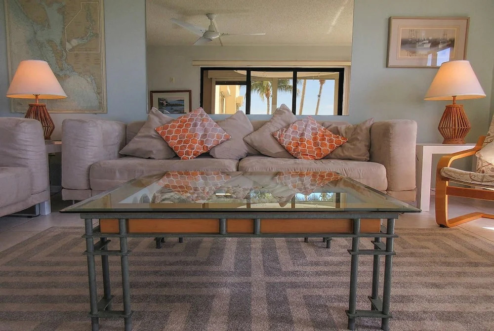 Sandarac 109B - 2 Br Condo