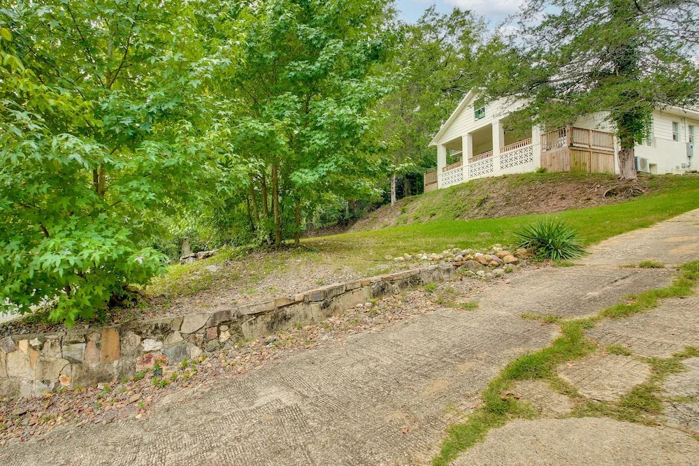 Chic Hot Springs Vacation Rental, Walk to Town!