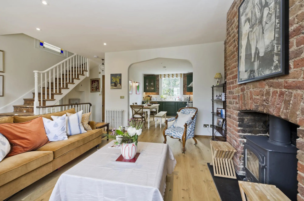 Delightful Apartment in Brackenbury Village Near Hammersmith by Underthedoormat