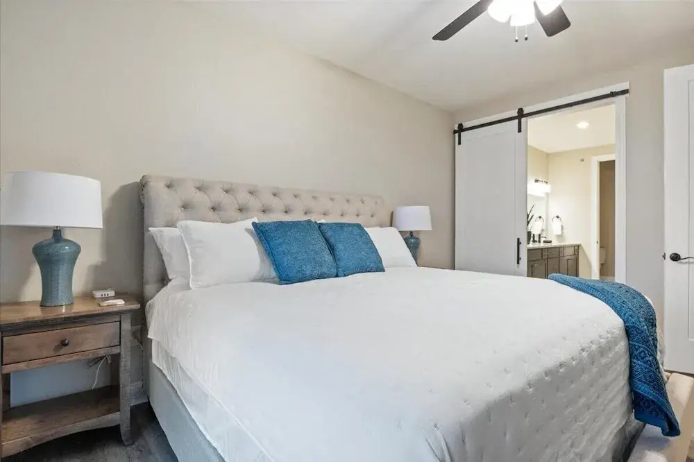 Family-fun Lakeside Luxury at Topsider in Osage w/ 2 Pools, Prime Views Pack N' Play & Games