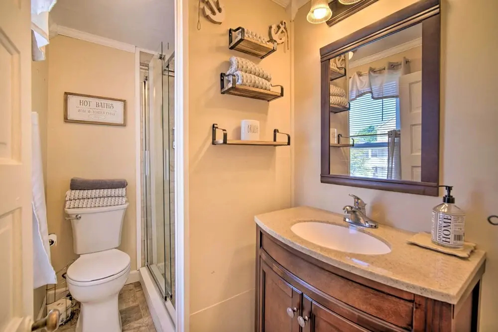 Family-friendly Wildwood Apt: Bike to Beach!