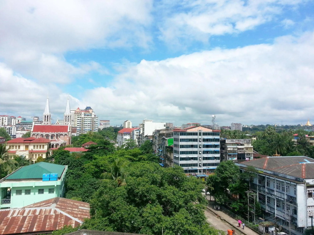 Grand Laurel Hotel